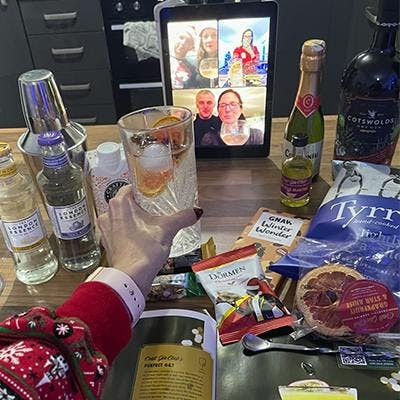 @laurapmummery and her fellow gin lovers found joy in the little things with a virtual cocktail party over Christmas 2020! Sip sip hooray!