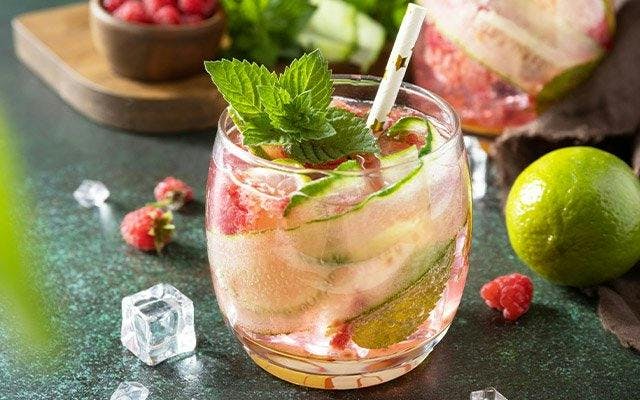 Gin, raspberry and lemon cocktail recipe