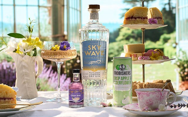 The perfect Sky Wave cocktail with ingredients: Sky Wave White Horse London Dry Gin, Frobishers Crisp Apple & Elderflower Sparkling Pressé and Craft Gin Club's Cloud Nine Cocktail Syrup