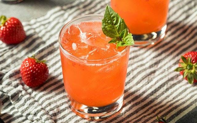 Strawberry, basil and gin cocktail recipe