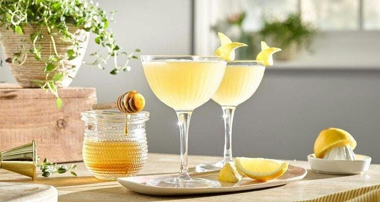 Honey and lemon cocktail