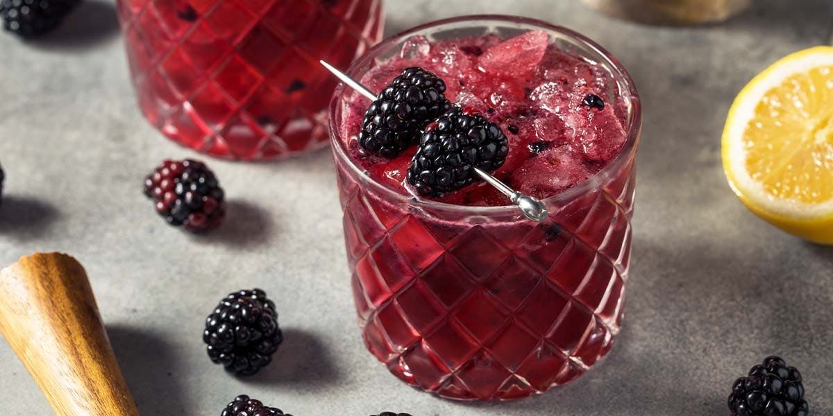 It's time to master the classic Bramble cocktail recipe!