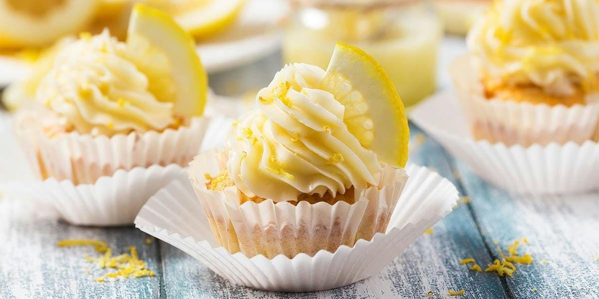 Elderflower & Gin-Spiked Lemon Curd Cupcakes: this bake is easy, fun and SO delicious! 
