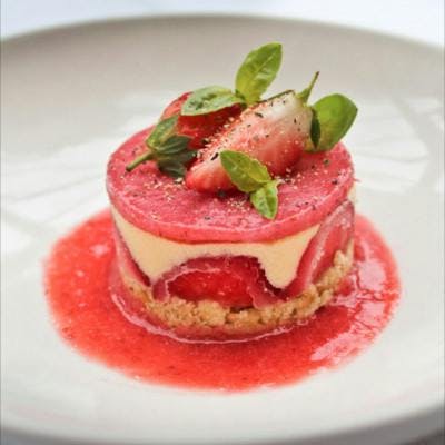 Strawberry and gin desserts summer tarquin strawberry elderflower and gin fraisiers