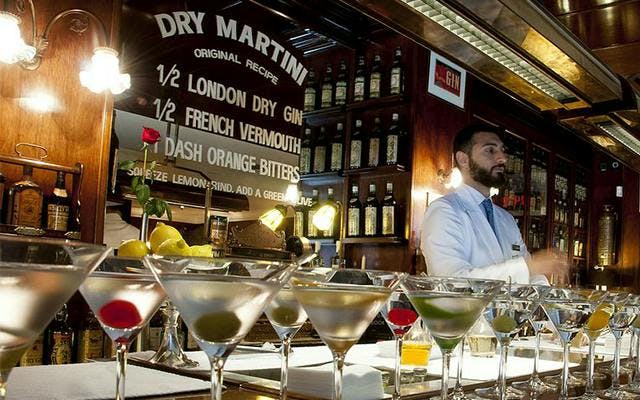 Dry+Martini+Gin+Cocktail+Bar+Barcelona.png