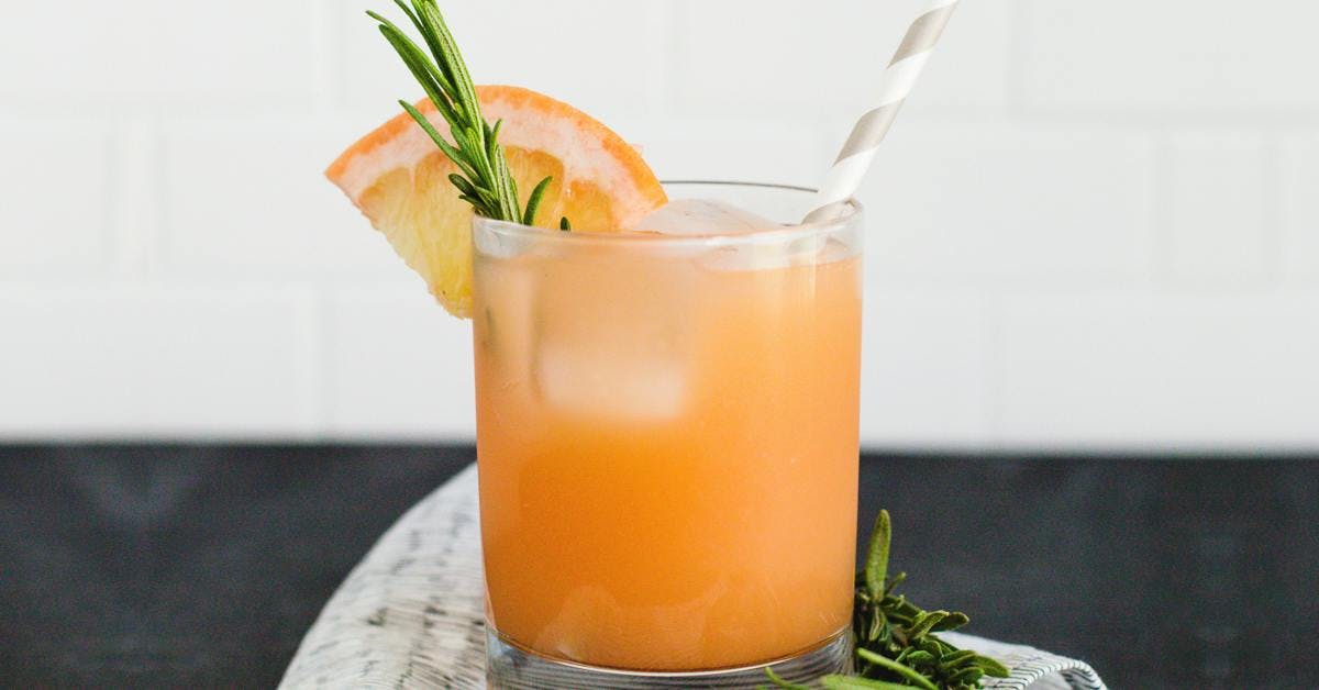 Gin and grapefruit cocktail