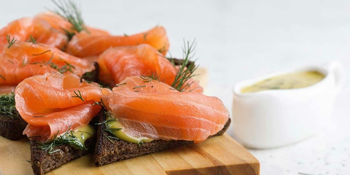 How to cure salmon with gin at home