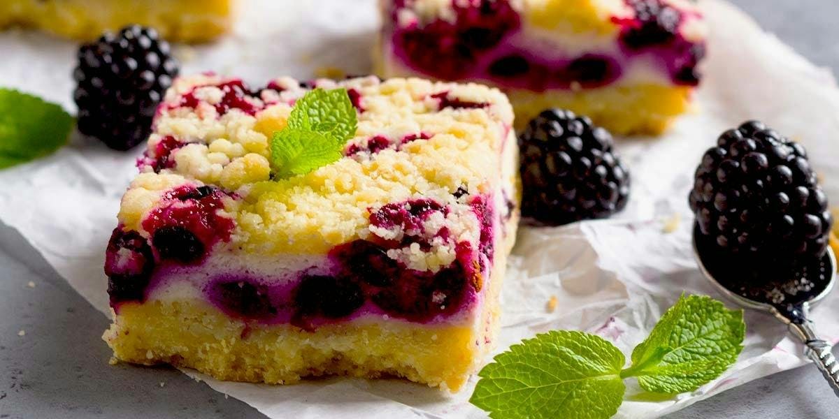 Gin-soaked Blackberry & Apple Cheesecake Crumble Slices!