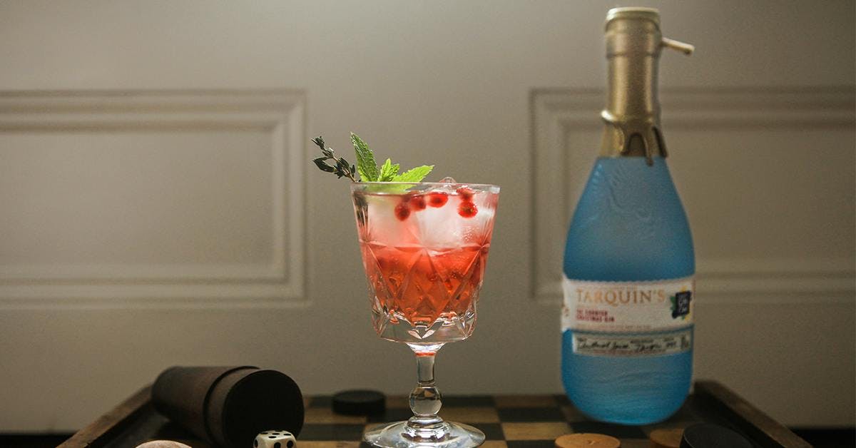 An easy ginger & pomegranate gin punch recipe that's perfect for festive parties!