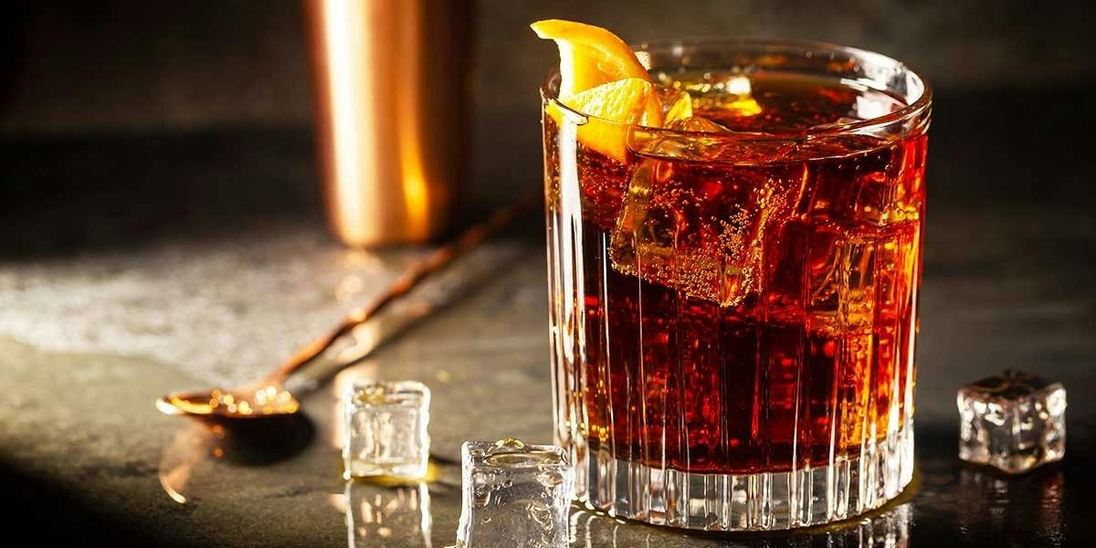 Cola, amaretto and gin come together in this stunning cocktail recipe! 