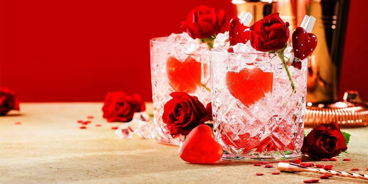 Tell us your perfect date and we'll tell you what romantic cocktail you are!