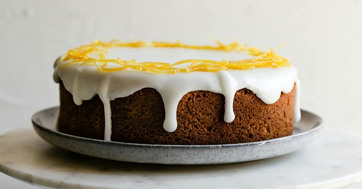 Say goodbye to winter blues with a slice of gin & lemon verbena drizzle cake!