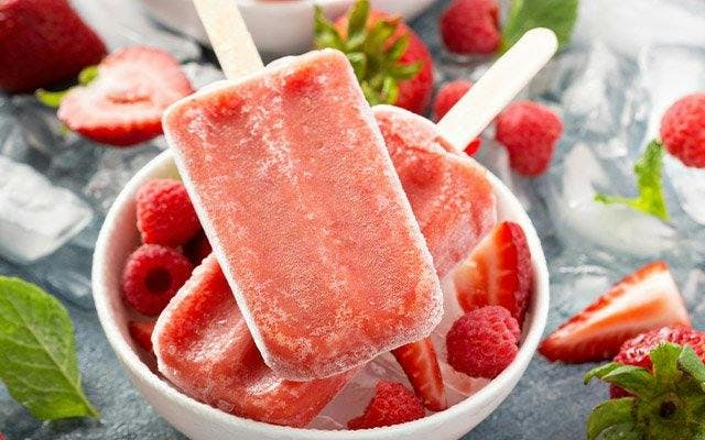 Gin ice lolly recipe with raspberry