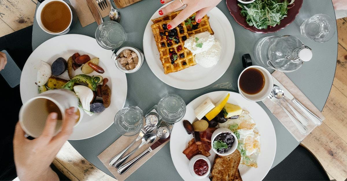 How to host the perfect boozy brunch