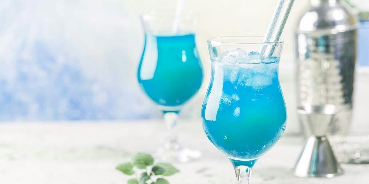 The Blue Lagoon: the retro cocktail that's back in a big way this summer!