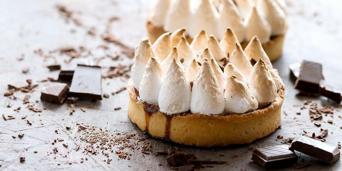 'Mont Blanc' Chocolate Chestnut Meringue Tarts, spiked with gin, will take you to new 'heights' of pleasure!
