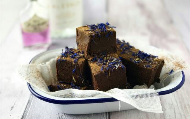 You'll fall head over heels for this Chocolate Violet Gin Fudge