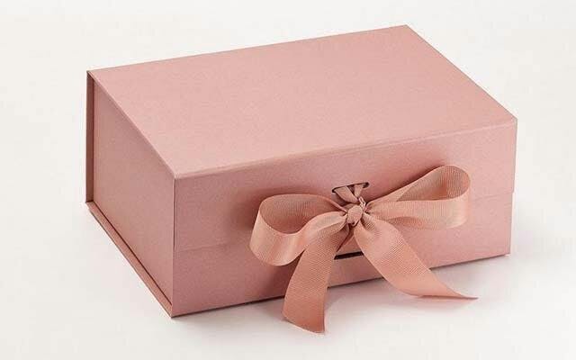 We love this luxurious rose gold gift box with ribbon on Etsy for just £6