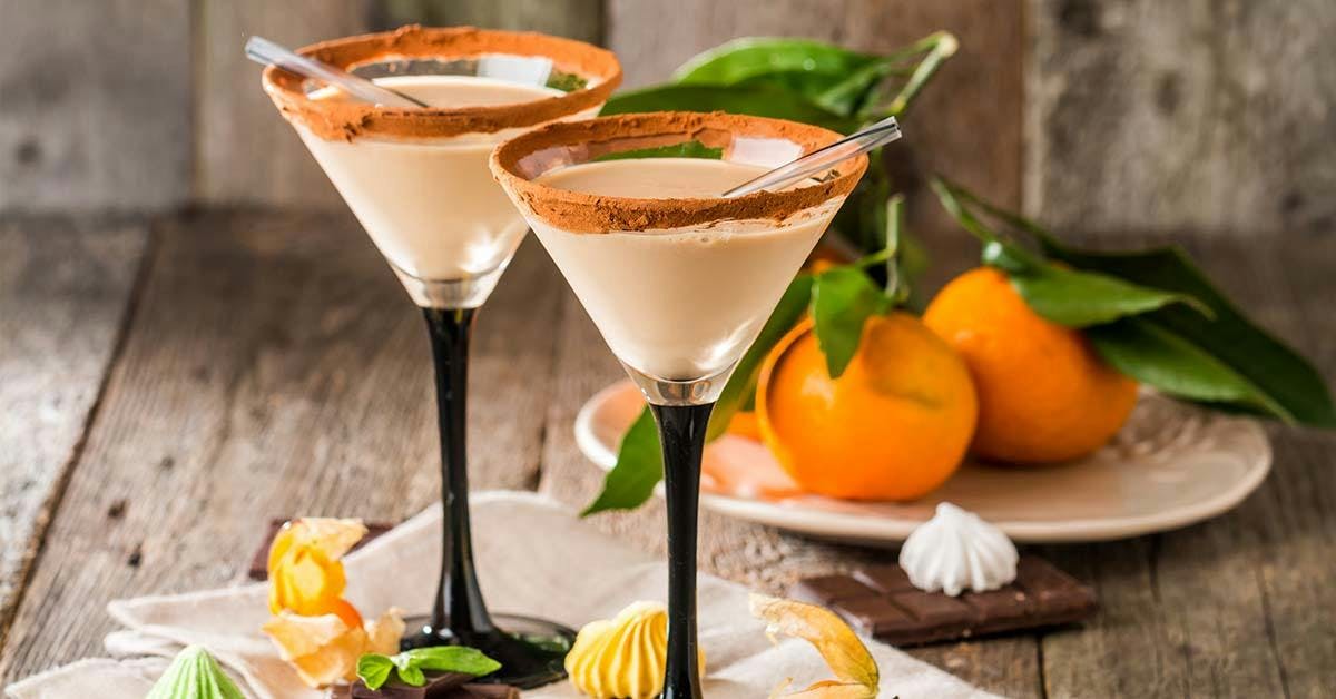This fabulously boozy Pumpkin Spice Latte is the sweet, creamy cocktail that's going to see us through autumn!