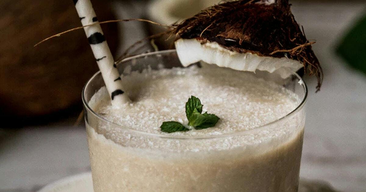 We're dreaming of lying on a beach sipping this frozen chocolate & coconut gin cocktail!