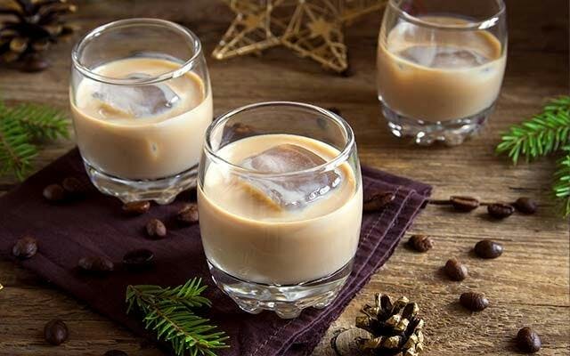 Vegan-friendly cocktail recipe with nut milk