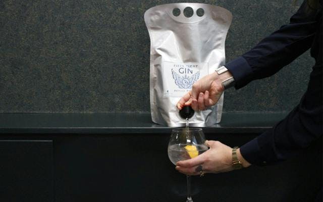 58 Gin bag filling a gin and tonic