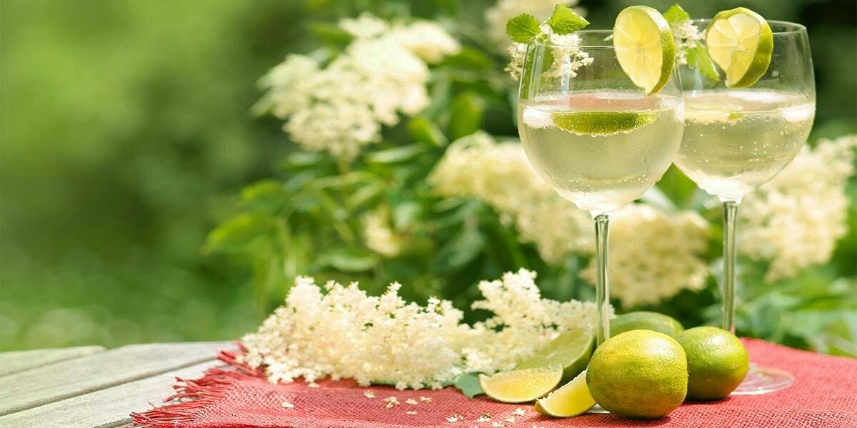 This sparkling gin cocktail recipe using Lovely Drinks Elderflower & Rose Presse is the taste of spring in a glass!