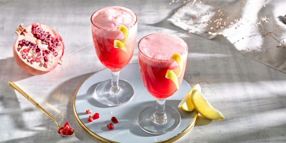 Pomegranate Gin Sour: a contemporary take on a classic cocktail