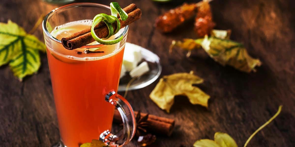 This toffee apple-inspired gin cocktail is a yummy autumn alternative to a G&T!