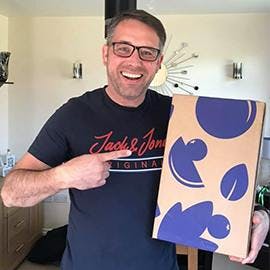 Cheryl’s hubby was in charge of being at home to receive their September Gin of the Month box and couldn’t resist a celebratory #GinBoxSelfie when it arrived! Good work!