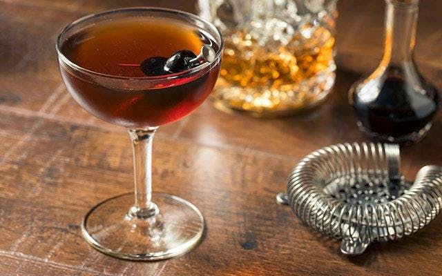 Manhatten whiskey cocktail recipe