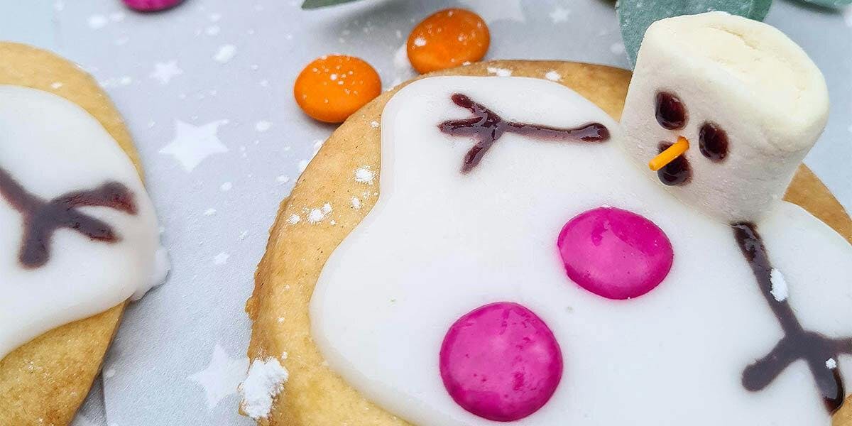 These ginny snowmen shortbread biscuits are so cute!