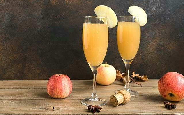 apple-cocktail-champagne-flute.jpg