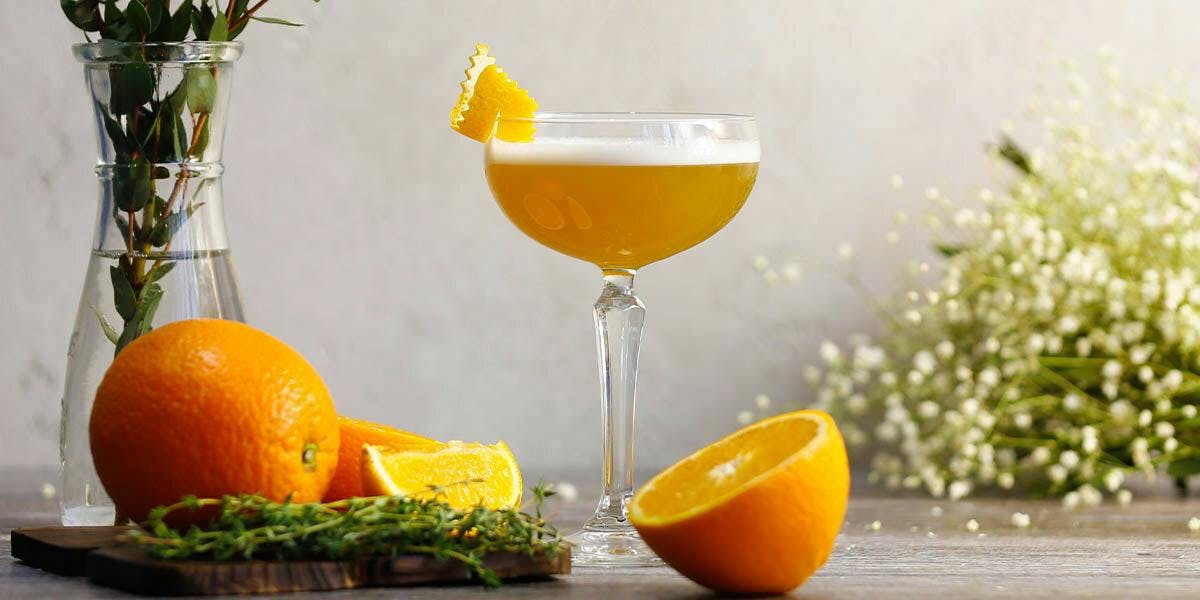 If you love mango chutney then you need to give this Mango Chutney Martini a go! 