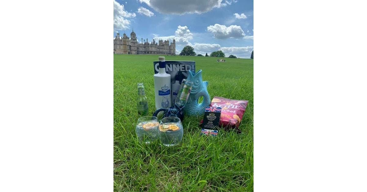 Kate and her gluggle jugs found themselves enjoying the sunshine in the quintessentially English gardens of Burghley House in Peterborough!