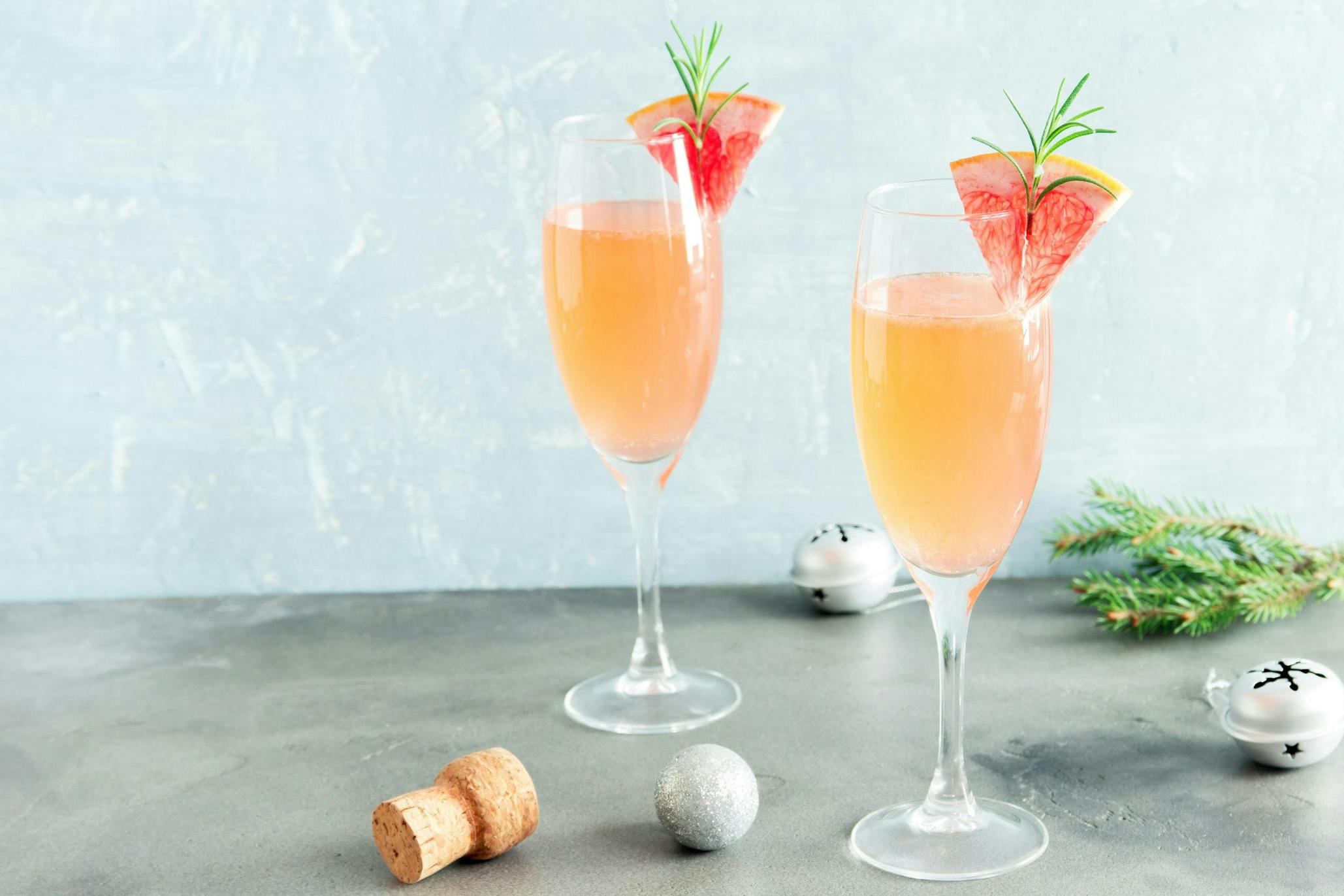 Grapefruit+sparkling+wine+gin+cocktail.png