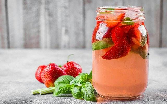 How to make strawberry gin