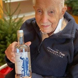 Captain Tom with his gin. Image: Delish