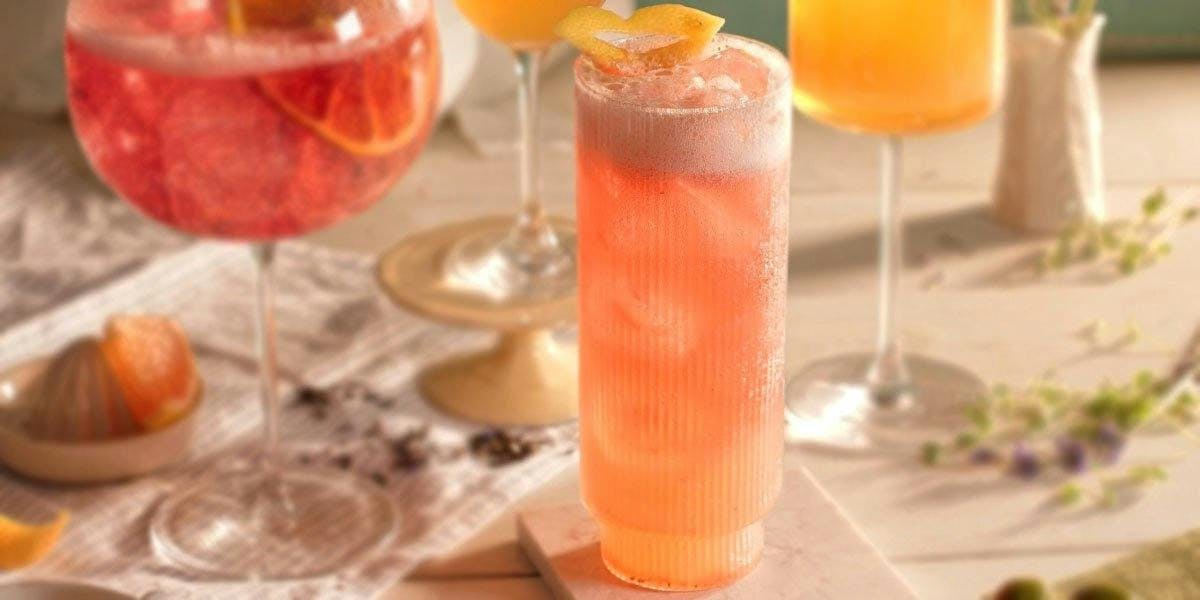 Limoncello Collins: this cocktail mixes limoncello with gin, strawberry jam and blood orange soda - yum! 