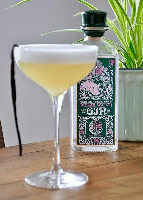 Yellow gin cocktail with elderflower and foam top