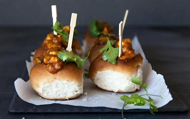 bunny chow bread curry food