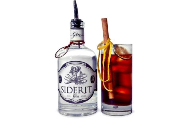 Siderit gin and cola cocktail drink