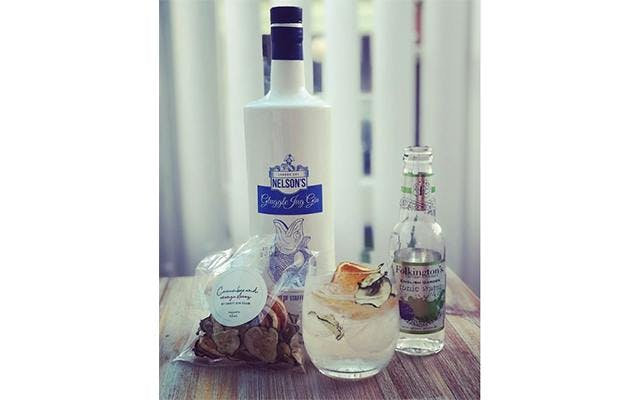 @GreggSmithPGA has really captured the elegance of June’s hand-crafted porcelain bottle and the stunning spirit itself in a tasty tipple!