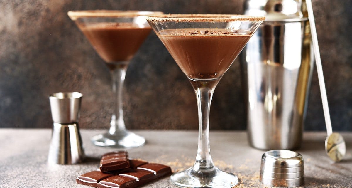 Cosy up with this Nutella Martini cocktail that'll tick all of your ginny boxes!