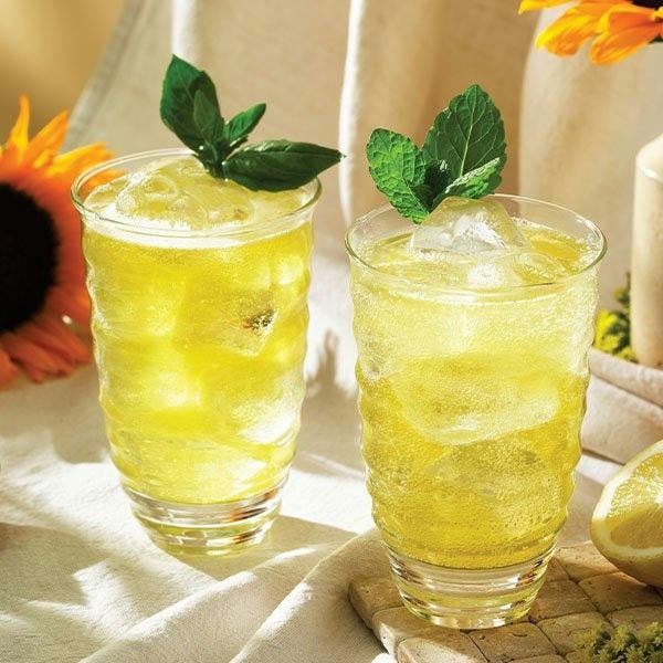 Distillerie 3 Lacs Lemon Sunflower Gin in a gorgeous cocktail recipe