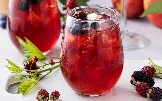 Gin, amaretto, elderflower and blackberry spritz cocktail recipe