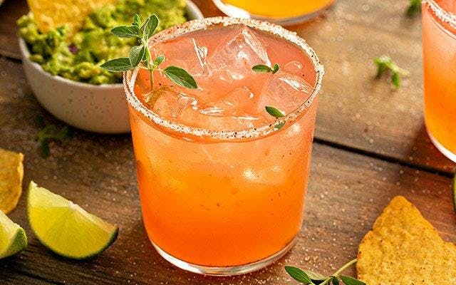 gin and ginger beer cocktail recipe with orange and grapefruit