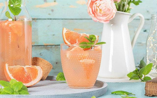 Grapefruit-elderflower-gin-cocktails.jpg