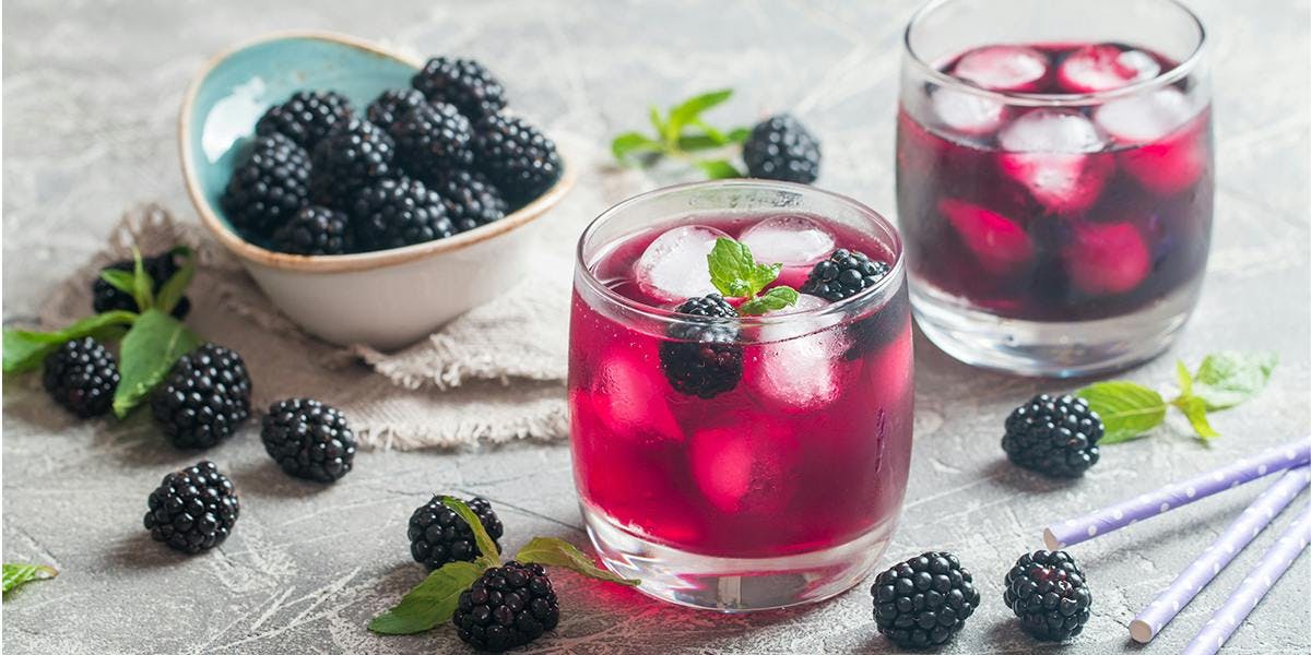 This easy apple and blackberry gin cocktail is a yummy alternative to your usual G&T