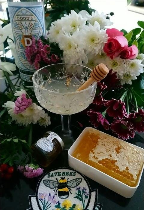 How bee-licious does THIS look? Lesley took some gin-spiration from the honey notes in Dodd’s gin and the Tiptree honey in this month’s box to bring us this lovely Spring snap of her Cocktail of the Month!